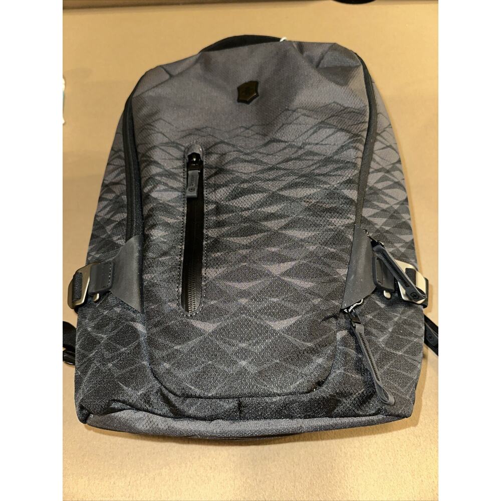 Victorinox Citysports Daypack Backpack VX Touring Laptop Backpack Gray